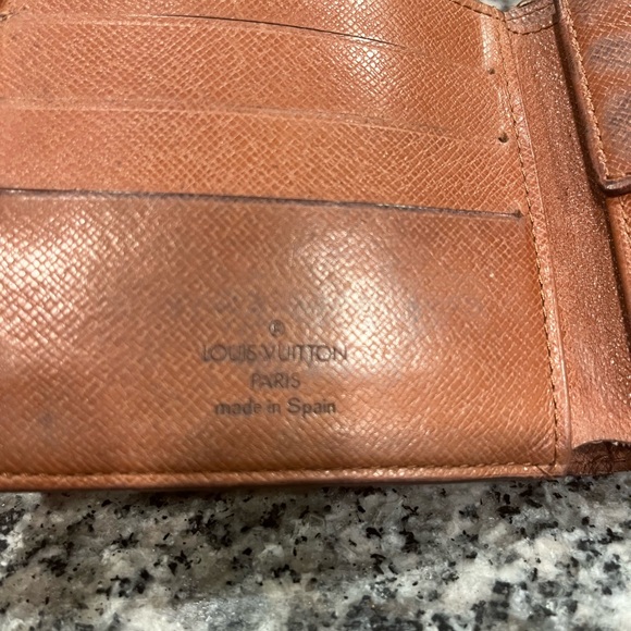 Louis Vuitton bifold wallet - Picture 7 of 10